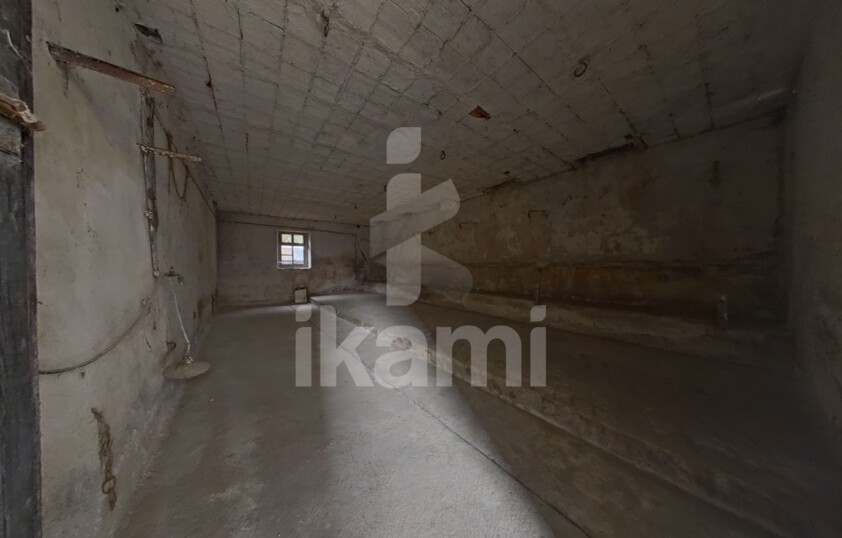 Maison à réhabiliter à Ugine   304 m2 avec caves, balcon et potentiel loft !