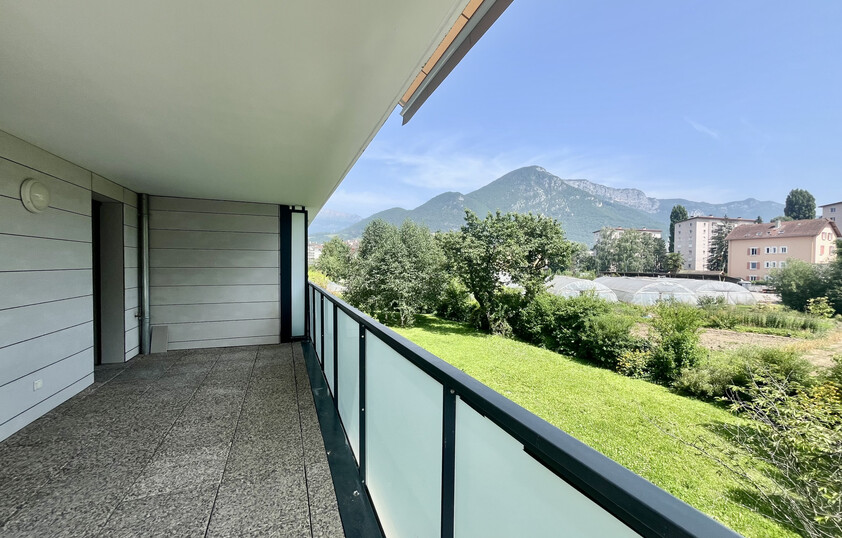 T3 de standing avec terrasse et garage double