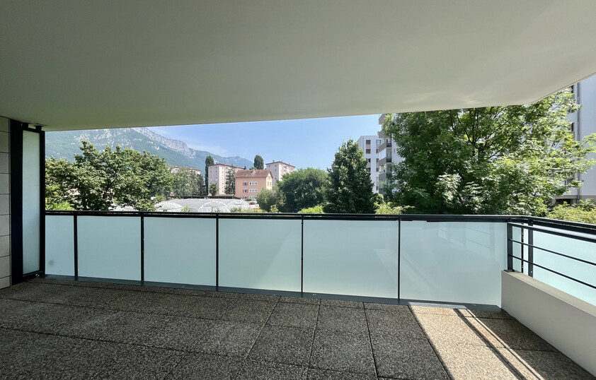 T3 de standing avec terrasse et garage double