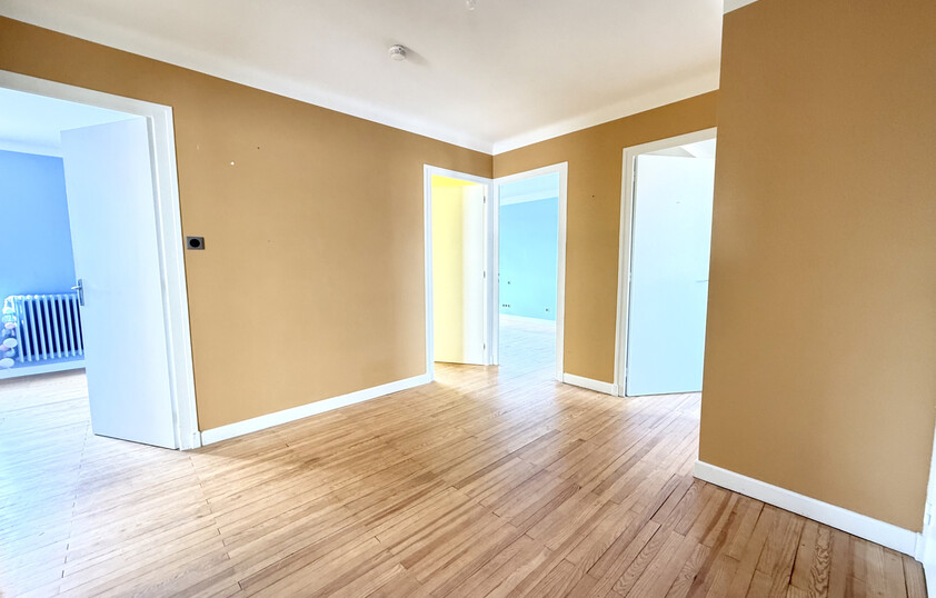 Maison avec dépendances à Châteauneuf de Galaure