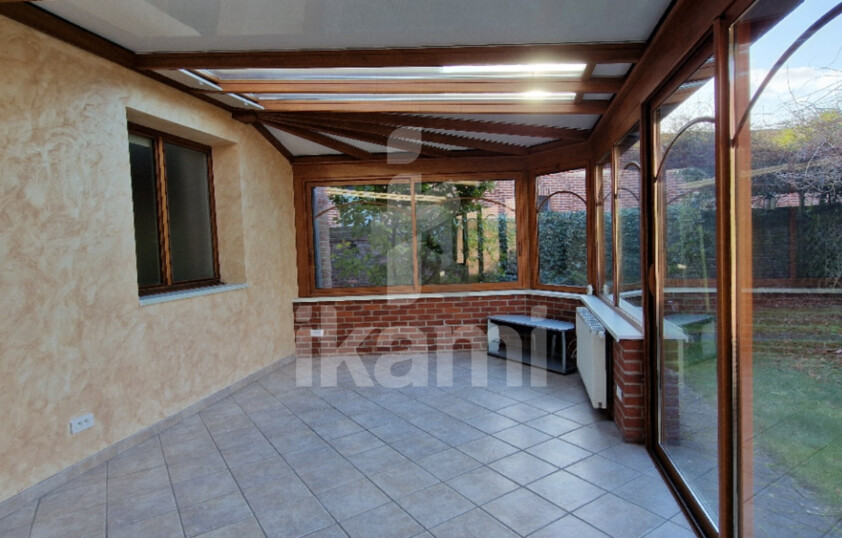 A Curgies, maison T8 de 159 m2 avec jardin, garage et dépendance