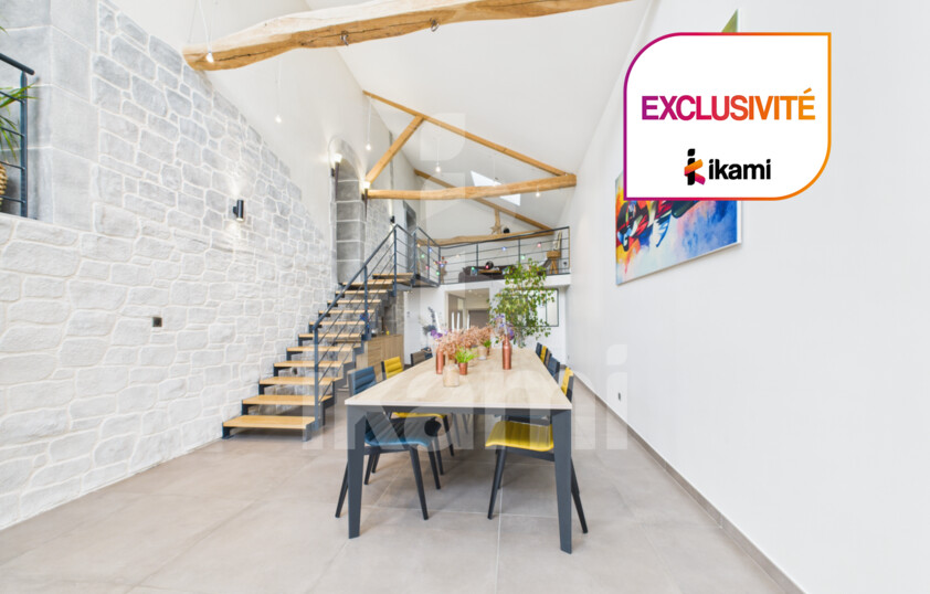 Exclusivité   Propriété de caractère 430 m2 : emplacement stratégique & visibilité axe Grenoble Lyon