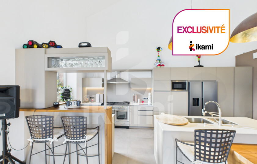 Exclusivité   Propriété de caractère 430 m2 : emplacement stratégique & visibilité axe Grenoble Lyon