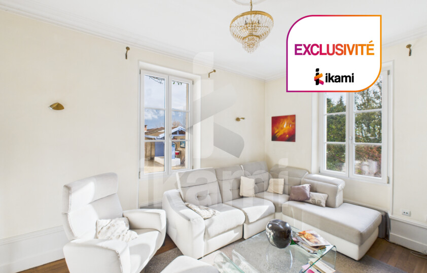 Exclusivité   Propriété de caractère 430 m2 : emplacement stratégique & visibilité axe Grenoble Lyon