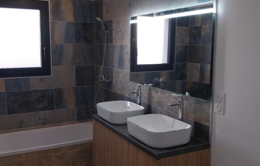 MAISON 125 m2 sur terrain de 590 m2 à CLERIEUX (26)