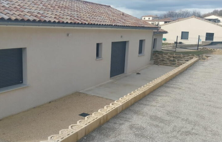 MAISON 125 m2 sur terrain de 590 m2 à CLERIEUX (26)