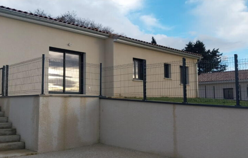 MAISON 125 m2 sur terrain de 590 m2 à CLERIEUX (26)