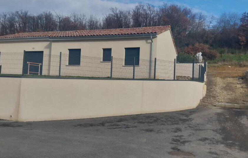 MAISON 125 m2 sur terrain de 590 m2 à CLERIEUX (26)