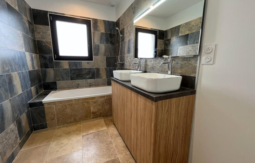 MAISON 125 m2 sur terrain de 590 m2 à CLERIEUX (26)