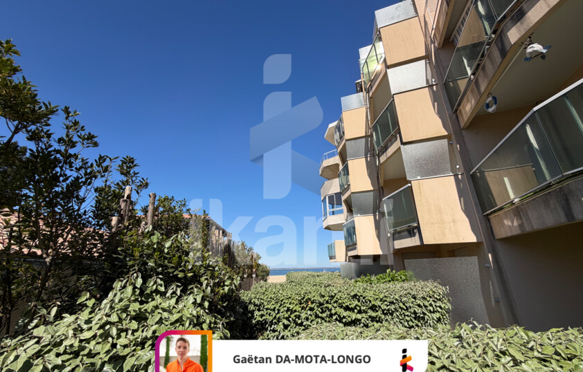 Appartement en rez-de-chaussée avec terrasse et joli jardin, proche port et plage