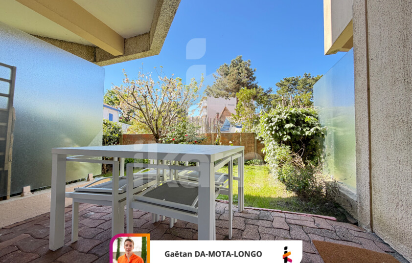 Appartement en rez-de-chaussée avec terrasse et joli jardin, proche port et plage