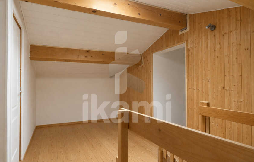 Maison 94 m2   5 chambres possibles   2 garages - Panneaux solaires