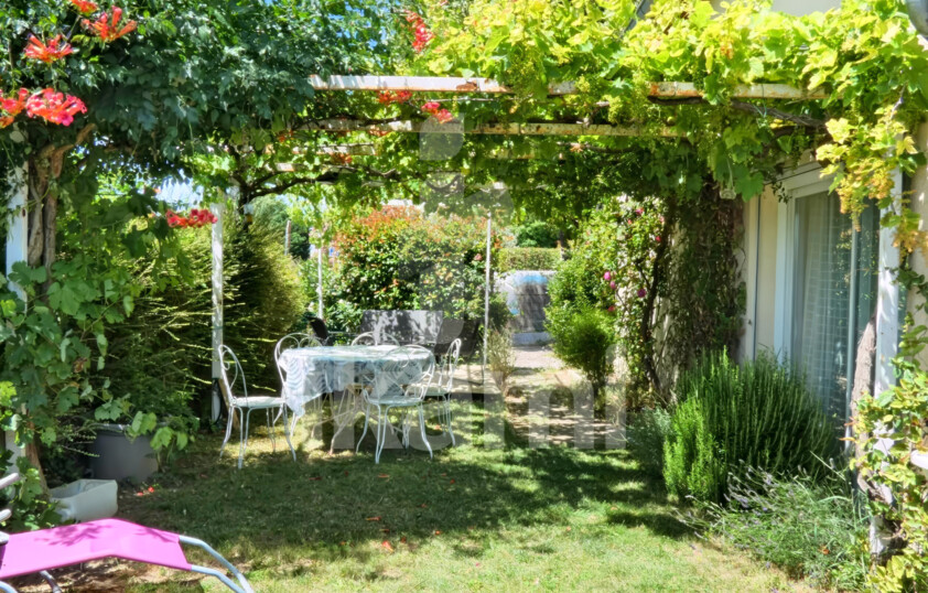 Maison 94 m2   5 chambres possibles   2 garages - Panneaux solaires
