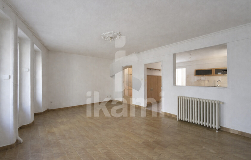 Maison de ville 145 m2   2 logements + garages + extérieur   beau potentiel