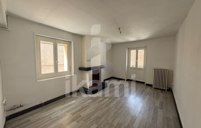 Maison de ville 145 m2   2 logements + garages + extérieur   beau potentiel