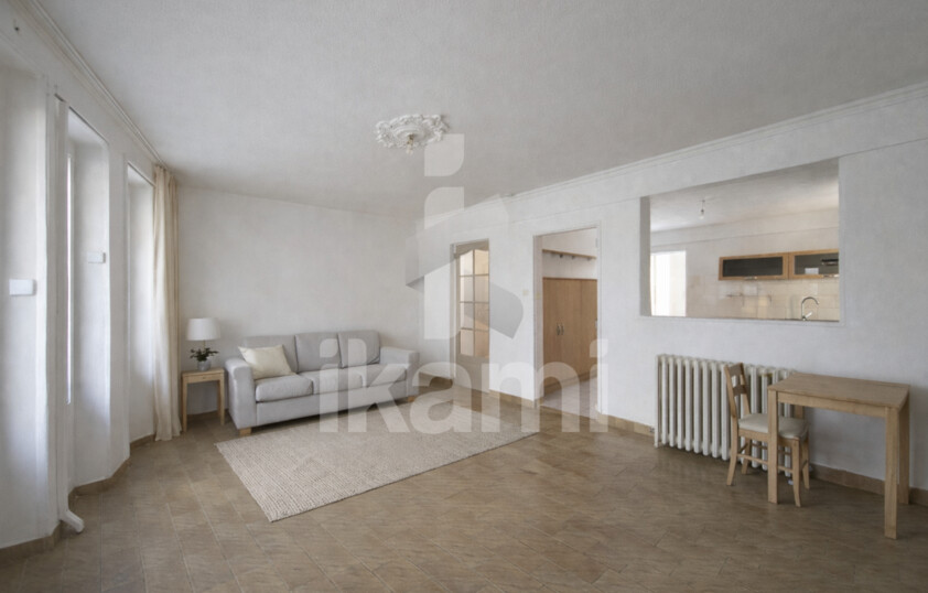 Maison de ville 145 m2   2 logements + garages + extérieur   beau potentiel