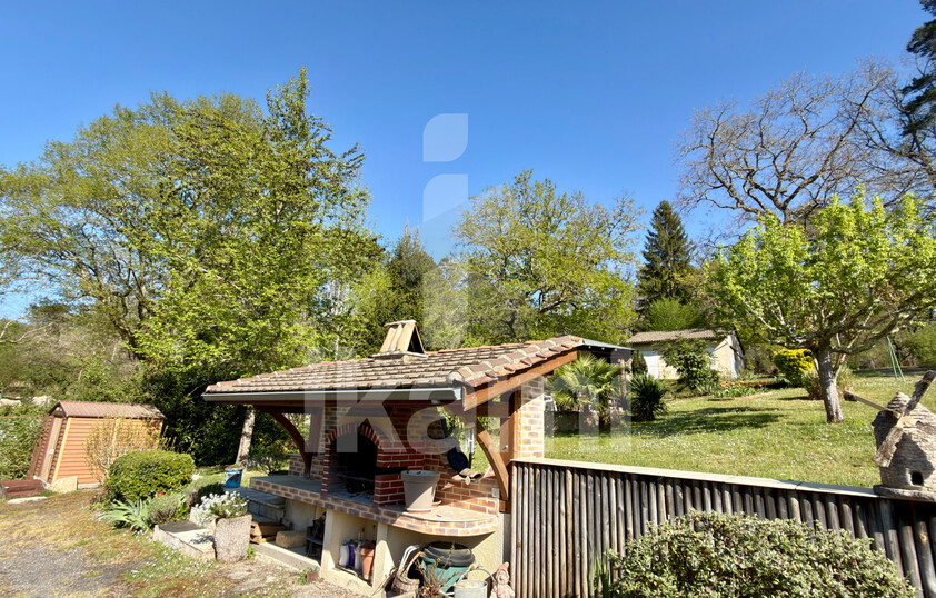Lembras   Propriété de caractère avec parc arboré et multiples dépendances, à moins de dix minutes de Bergerac