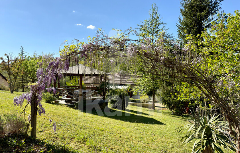Lembras   Propriété de caractère avec parc arboré et multiples dépendances, à moins de dix minutes de Bergerac