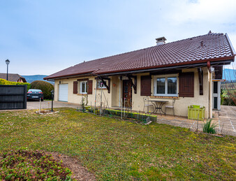  A Chapeiry, maison traditionnelle avec piscine