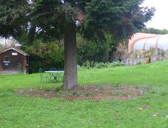Maison traditionnelle avec sous-sol total et grande piscine couverte