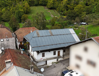 Maison à réhabiliter à Ugine   304 m2 avec caves, balcon et potentiel loft !