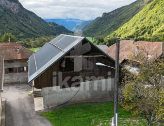 Maison à réhabiliter à Ugine   304 m2 avec caves, balcon et potentiel loft !