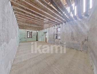 Maison à réhabiliter à Ugine   304 m2 avec caves, balcon et potentiel loft !