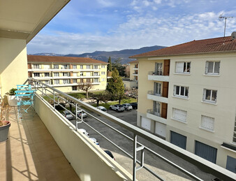 APPARTEMENT T3 TRAVERSANT AVEC BALCONS - SAINT MARCELLIN