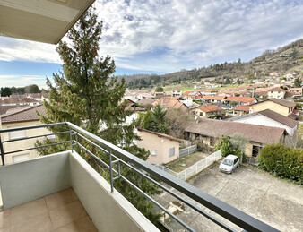 APPARTEMENT T3 TRAVERSANT AVEC BALCONS - SAINT MARCELLIN