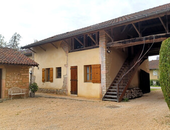 Entre Mâcon et Bourg en Bresse, ferme entièrement rénovée avec goût sur terrain de 3226 m2