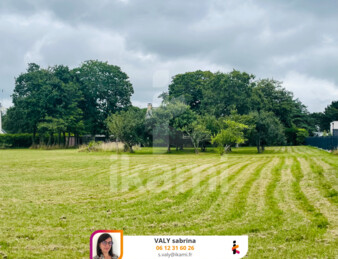 Magnifique terrain constructible de 755 m2 proche mer.