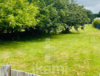 Magnifique terrain constructible de 755 m2 proche mer.