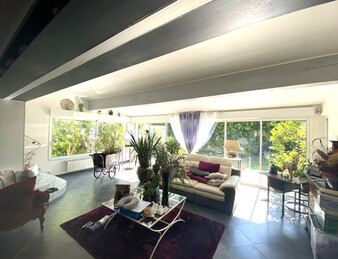 PORTES DE LA DROME PROVENCALE, LORIOL. FERME SUR PARC DE  3 582 M2 ET 284 M2 HAB. NB DEPENDANCES.
