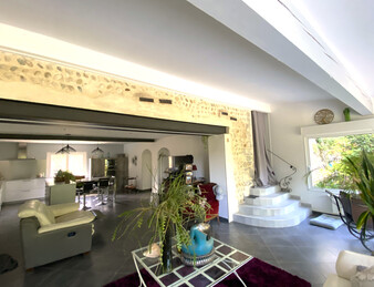 PORTES DE LA DROME PROVENCALE, LORIOL. FERME SUR PARC DE  3 582 M2 ET 284 M2 HAB. NB DEPENDANCES.