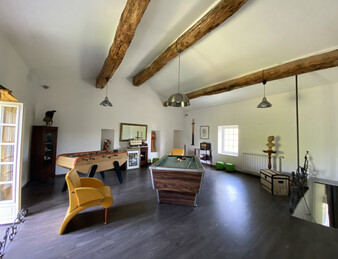 PORTES DE LA DROME PROVENCALE, LORIOL. FERME SUR PARC DE  3 582 M2 ET 284 M2 HAB. NB DEPENDANCES.