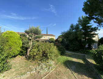 PORTES DE LA DROME PROVENCALE, LORIOL. FERME SUR PARC DE  3 582 M2 ET 284 M2 HAB. NB DEPENDANCES.