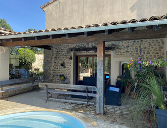 PORTES DE LA DROME PROVENCALE, LORIOL. FERME SUR PARC DE  3 582 M2 ET 284 M2 HAB. NB DEPENDANCES.