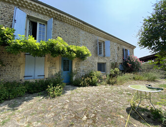 PORTES DE LA DROME PROVENCALE, LORIOL. FERME SUR PARC DE  3 582 M2 ET 284 M2 HAB. NB DEPENDANCES.