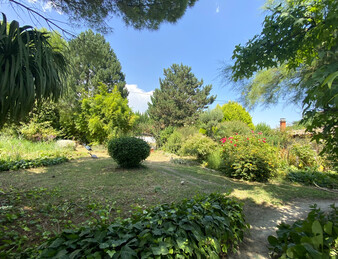 PORTES DE LA DROME PROVENCALE, LORIOL. FERME SUR PARC DE  3 582 M2 ET 284 M2 HAB. NB DEPENDANCES.