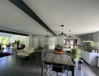 PORTES DE LA DROME PROVENCALE, LORIOL. FERME SUR PARC DE  3 582 M2 ET 284 M2 HAB. NB DEPENDANCES.