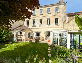 Maison 8 pièces de 240 m2 à Sens (89100)