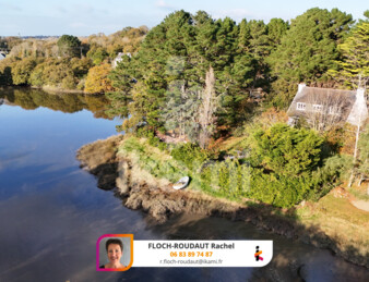 Maison en pierres en bord de mer