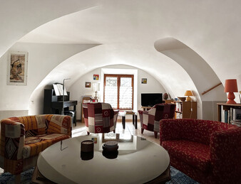 Exceptionnel : Grande maison en pierre dans les remparts de Grane !