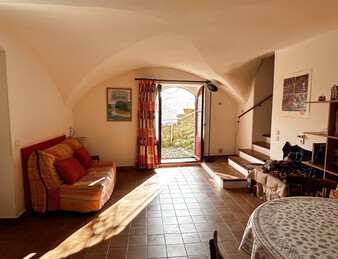 Exceptionnel : Grande maison en pierre dans les remparts de Grane !