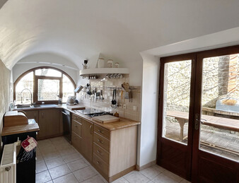 Exceptionnel : Grande maison en pierre dans les remparts de Grane !