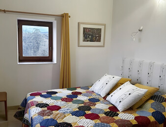 Exceptionnel : Grande maison en pierre dans les remparts de Grane !