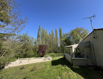 MAISON DE PLAIN-PIED DANS UN CADRE IDYLLIQUE