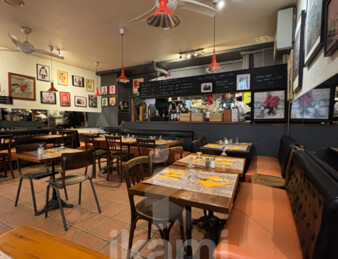 Murs    Restaurant réputé de 25 ans d’existence