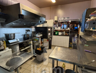 Murs    Restaurant réputé de 25 ans d’existence