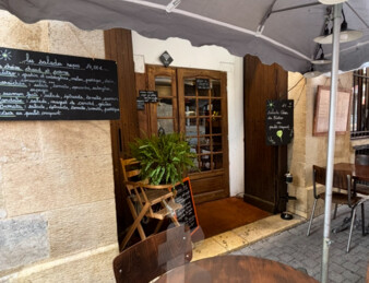 Murs    Restaurant réputé de 25 ans d’existence